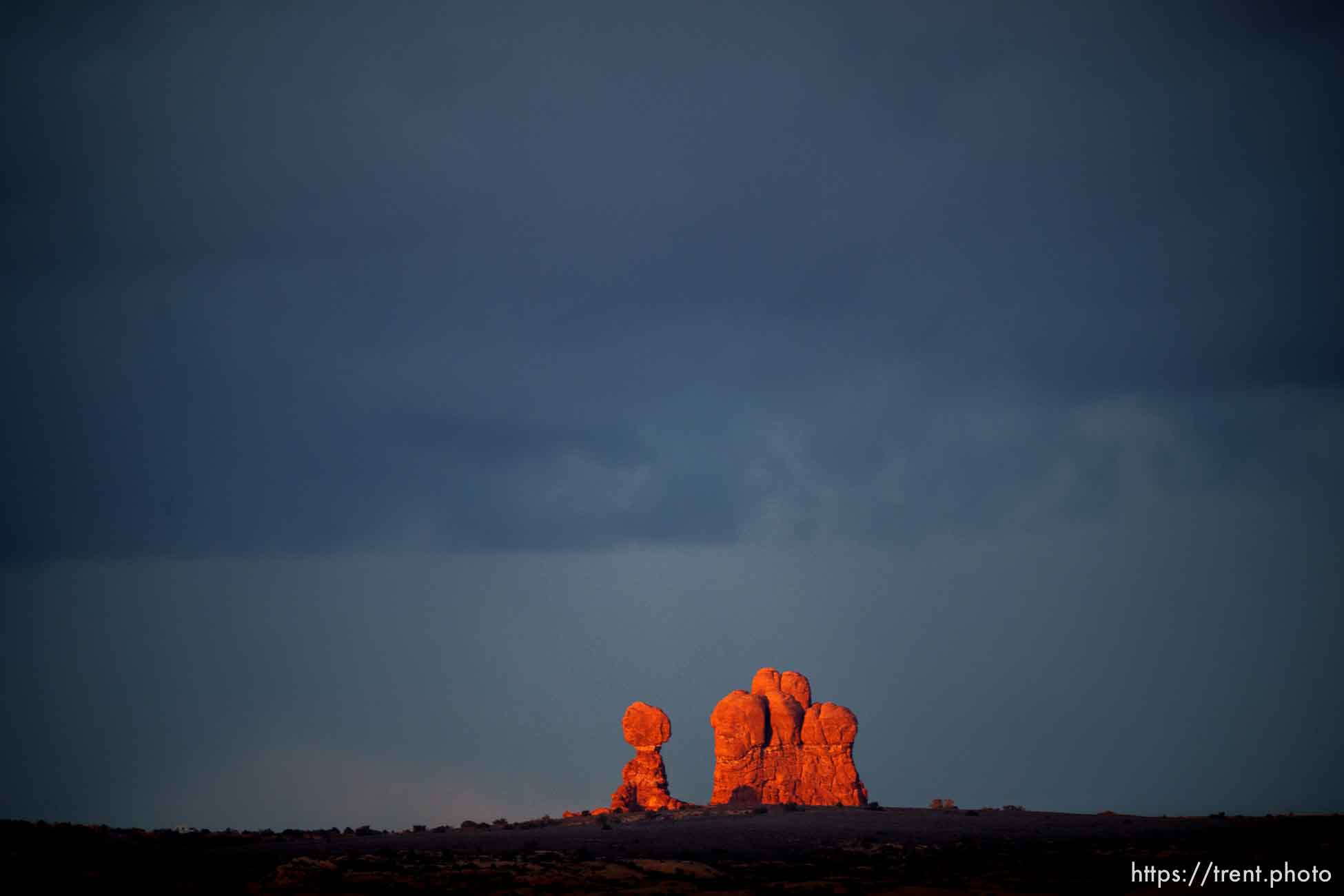 A beautiful night in Arches National Park - Balanced Rock