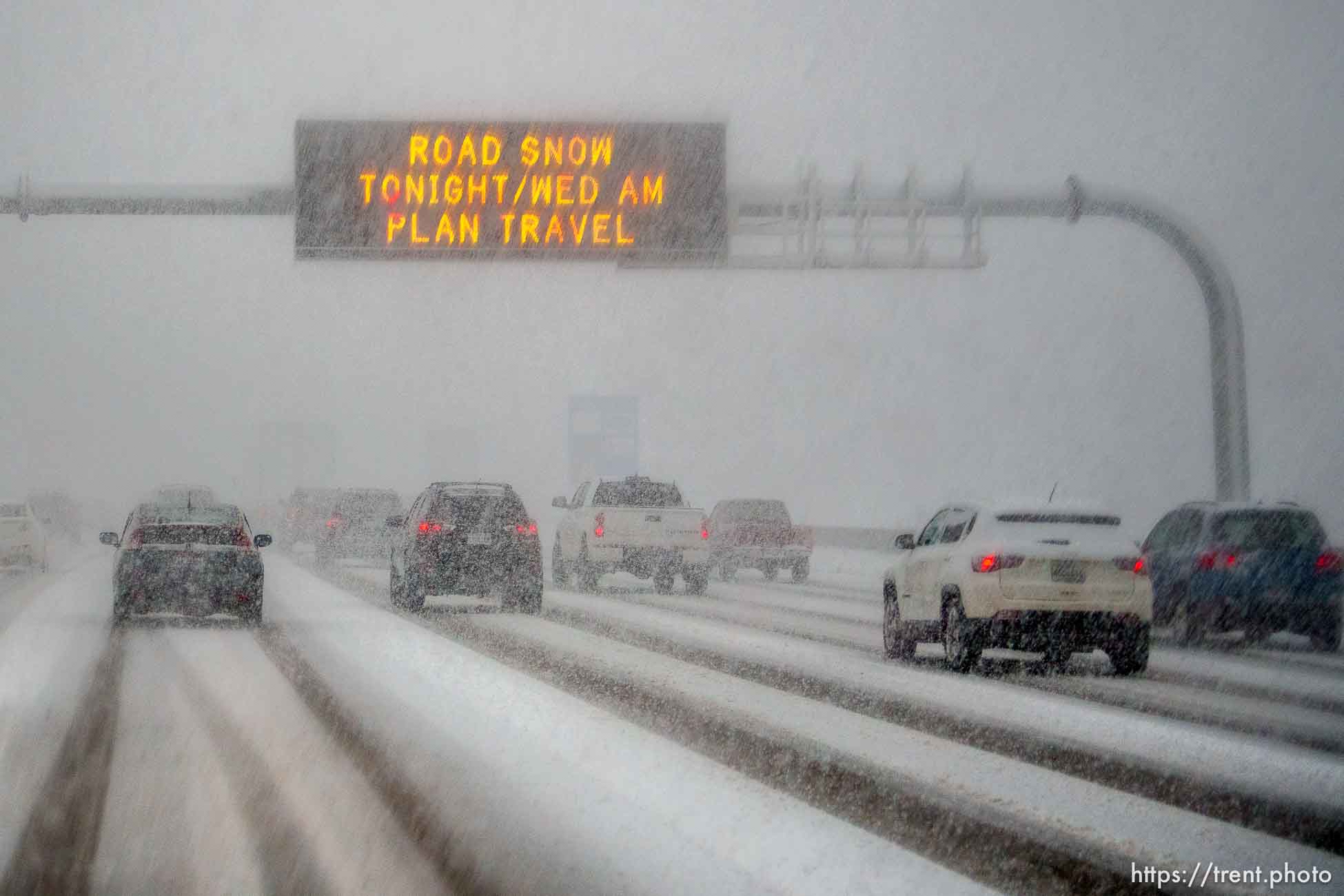 (Trent Nelson  |  The Salt Lake Tribune) Slow-moving traffic during a snowstorm on Interstate 15 on Tuesday, April 4, 2023.