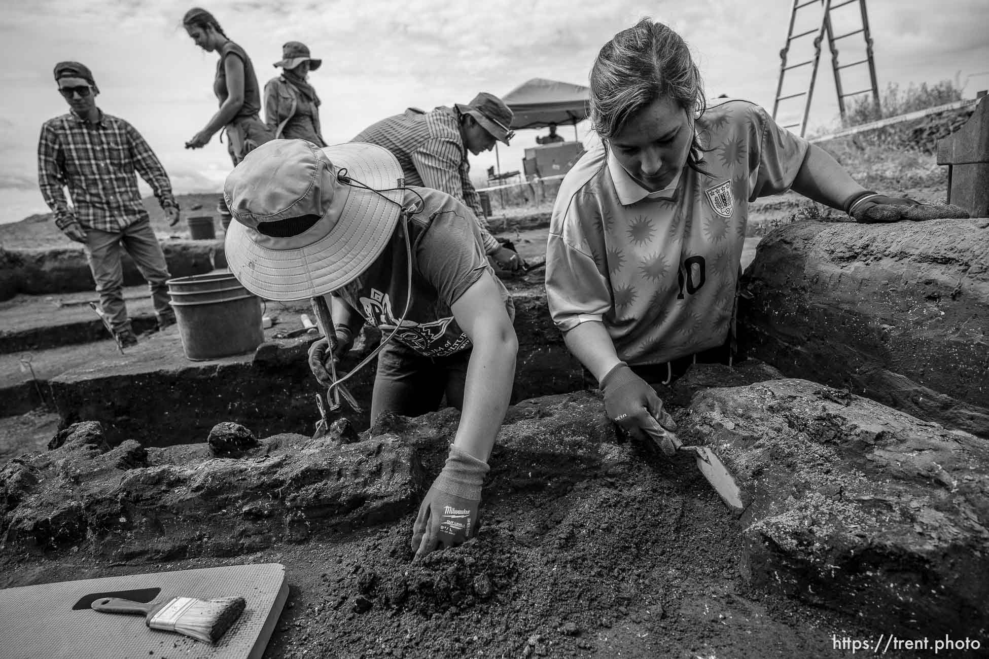 (Trent Nelson  |  The Salt Lake Tribune) Faculty and students from BYU's 2023 Archaeological Field School explore the remains of a 1000-year-old Fremont Indian village at the Hinckley Mounds in west Provo on Wednesday, June 14, 2023. Katie Klabacka and Carolina Corrales