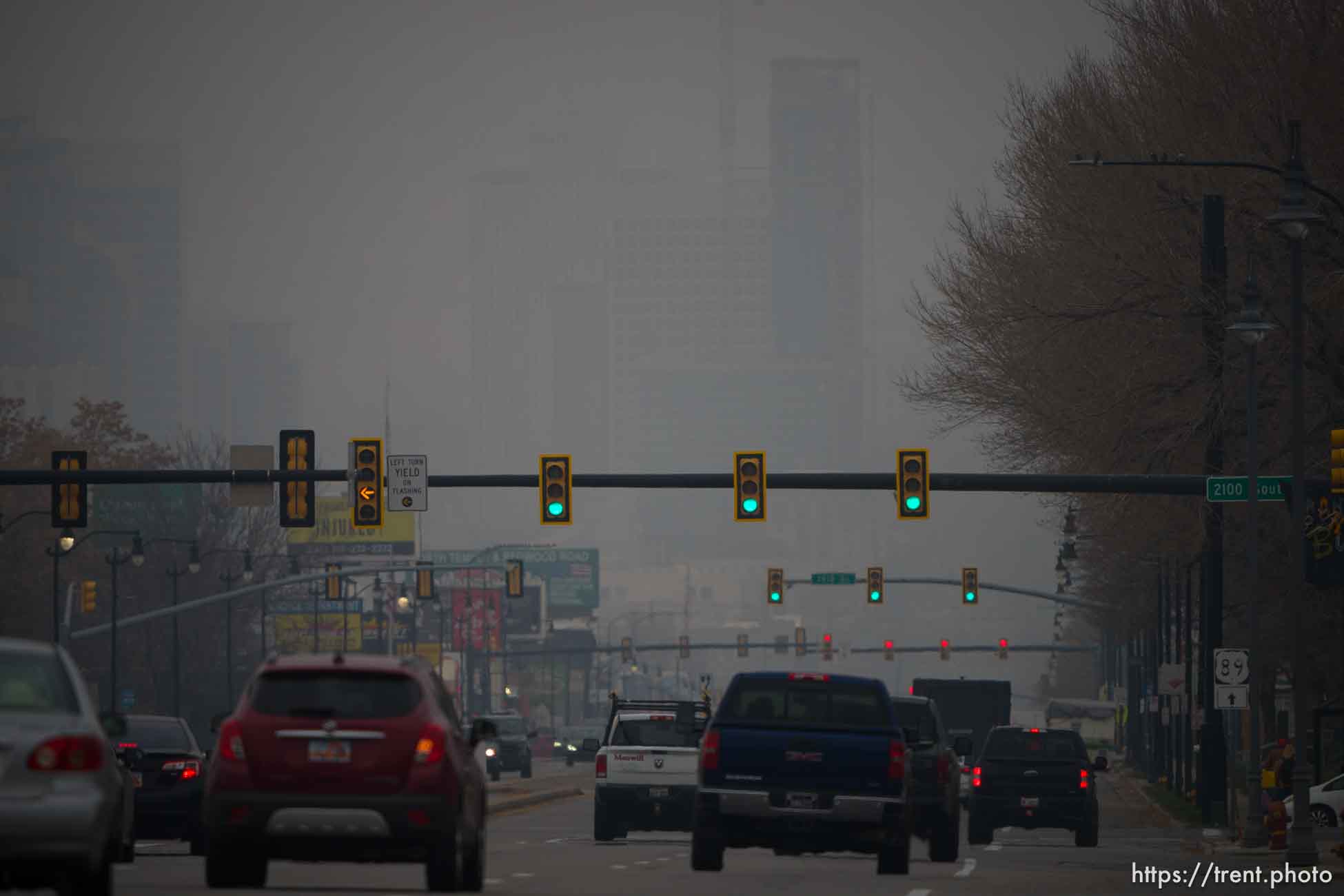 (Trent Nelson | The Salt Lake Tribune) Pollution fills the air during an inversion in Salt Lake City on Thursday November 30, 2023.