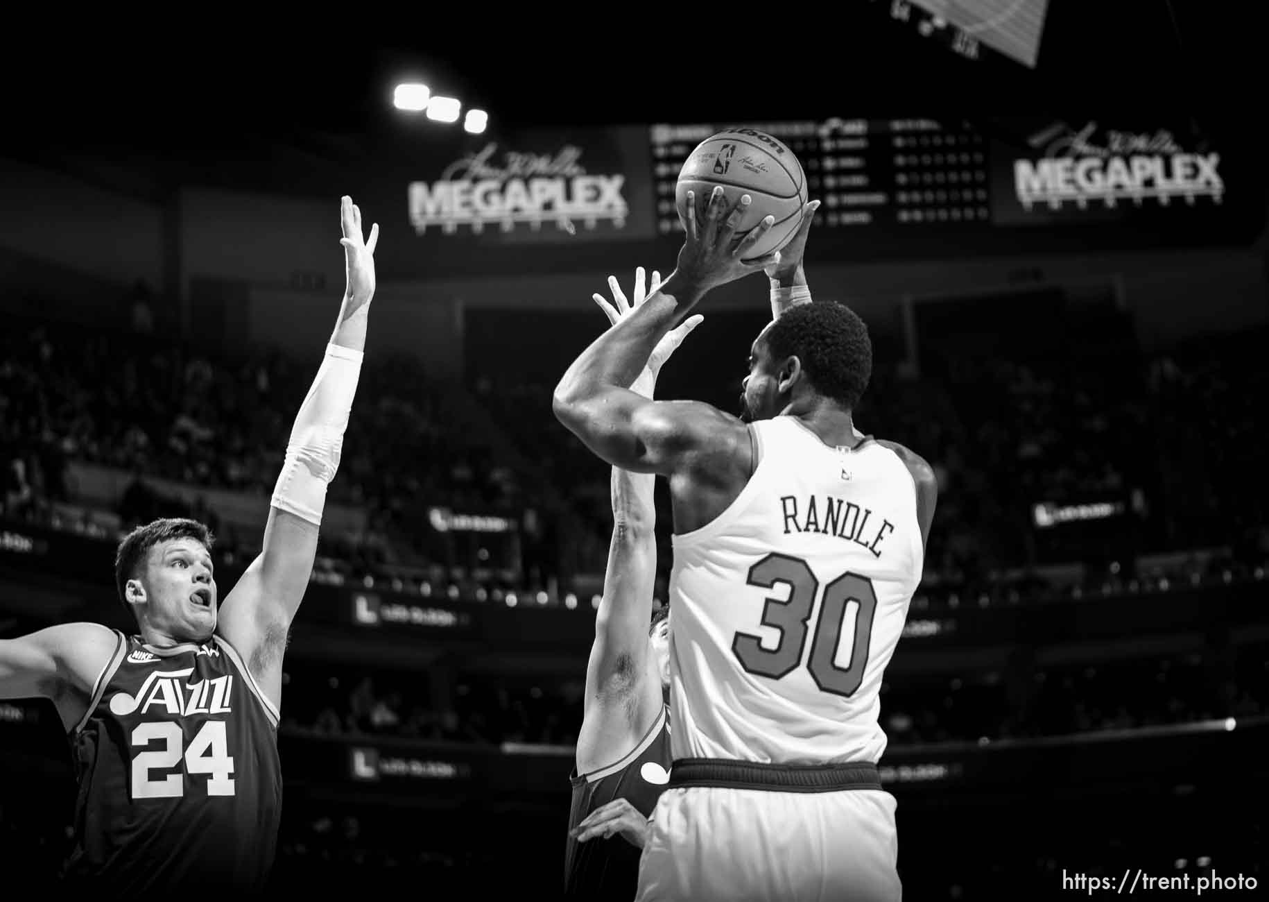 (Trent Nelson  |  The Salt Lake Tribune) 
Utah Jazz center Walker Kessler (24) and New York Knicks forward Julius Randle (30) as the Utah Jazz host the New York Knicks, NBA basketball on Wednesday, Dec. 13, 2023.