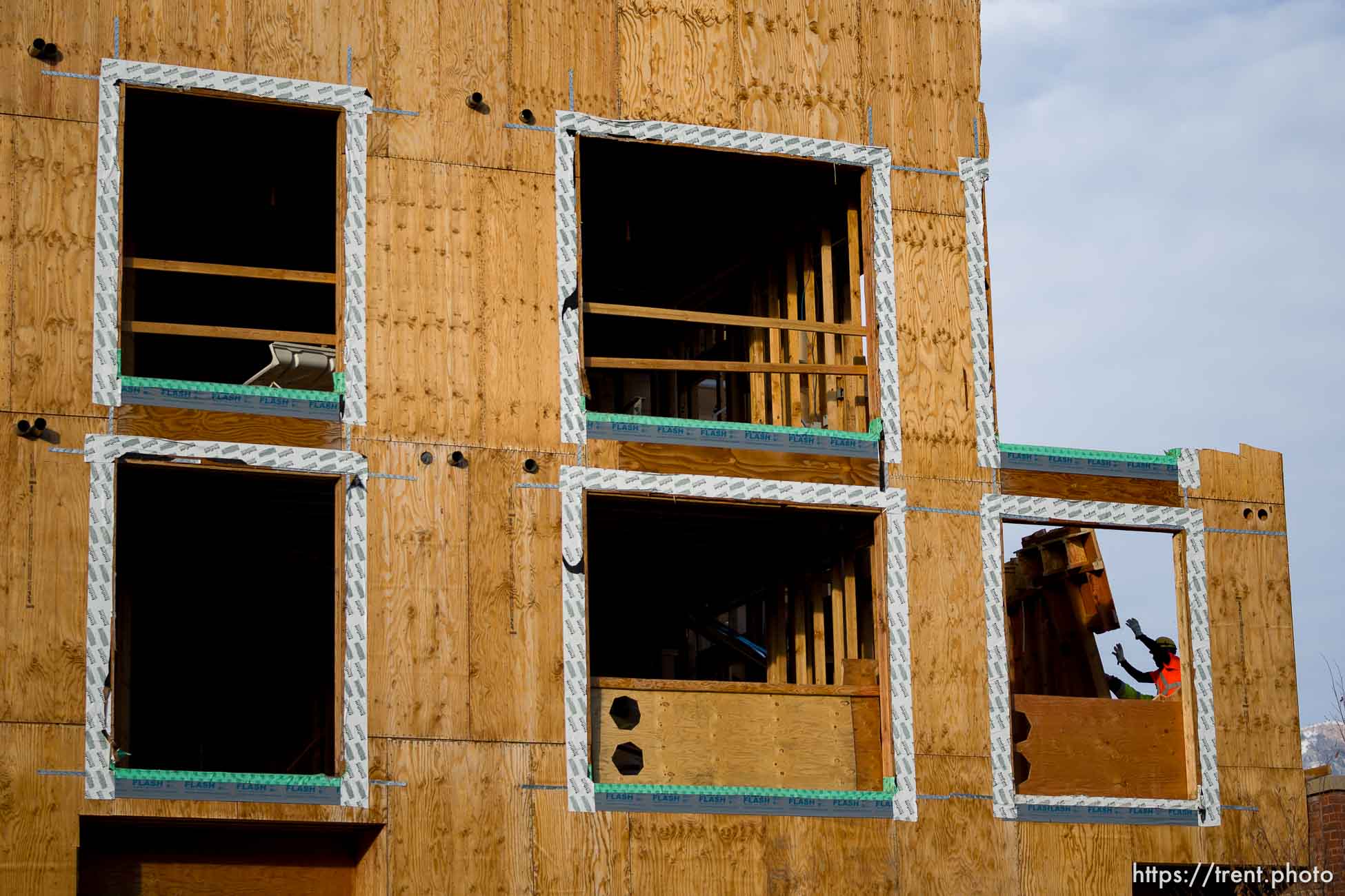 (Trent Nelson  |  The Salt Lake Tribune) Workers dismantle the five-story Union Walk apartment building on Ogden's 25th Street on Wednesday, Dec. 27, 2023.