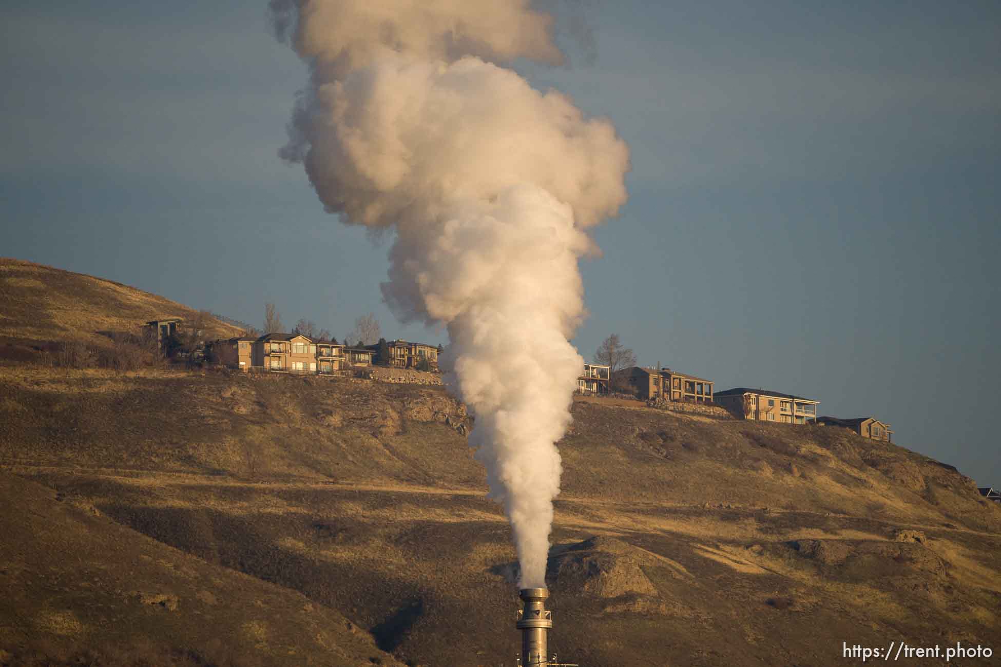 (Trent Nelson | The Salt Lake Tribune) Emissions from a Salt Lake City refinery during a hazy inversion on Thursday December 28, 2023.