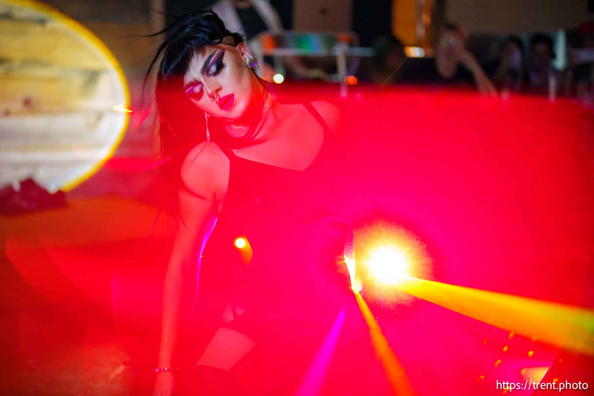 (Trent Nelson | The Salt Lake Tribune) Violet Vox at the Freedom to the Queens drag show at Edge of the World Brewery in Colorado City, Ariz., on Thursday, July 4, 2024.