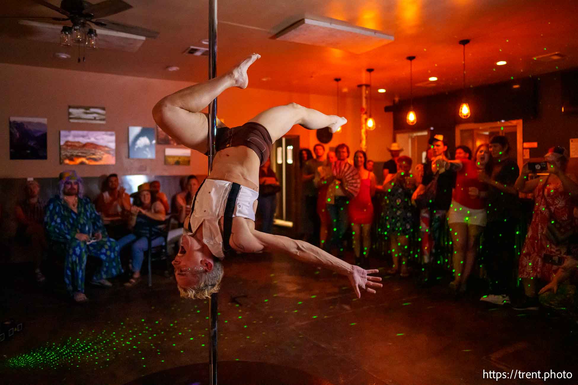 (Trent Nelson | The Salt Lake Tribune) Billy the King at the Freedom to the Queens drag show at Edge of the World Brewery in Colorado City, Ariz., on Thursday, July 4, 2024.