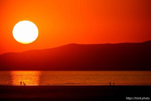 (Trent Nelson | The Salt Lake Tribune) Sunset on the shore of the Great Salt Lake on Friday, Sept. 6, 2024.