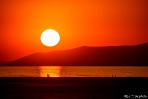 (Trent Nelson | The Salt Lake Tribune) Sunset on the shore of the Great Salt Lake on Friday, Sept. 6, 2024.