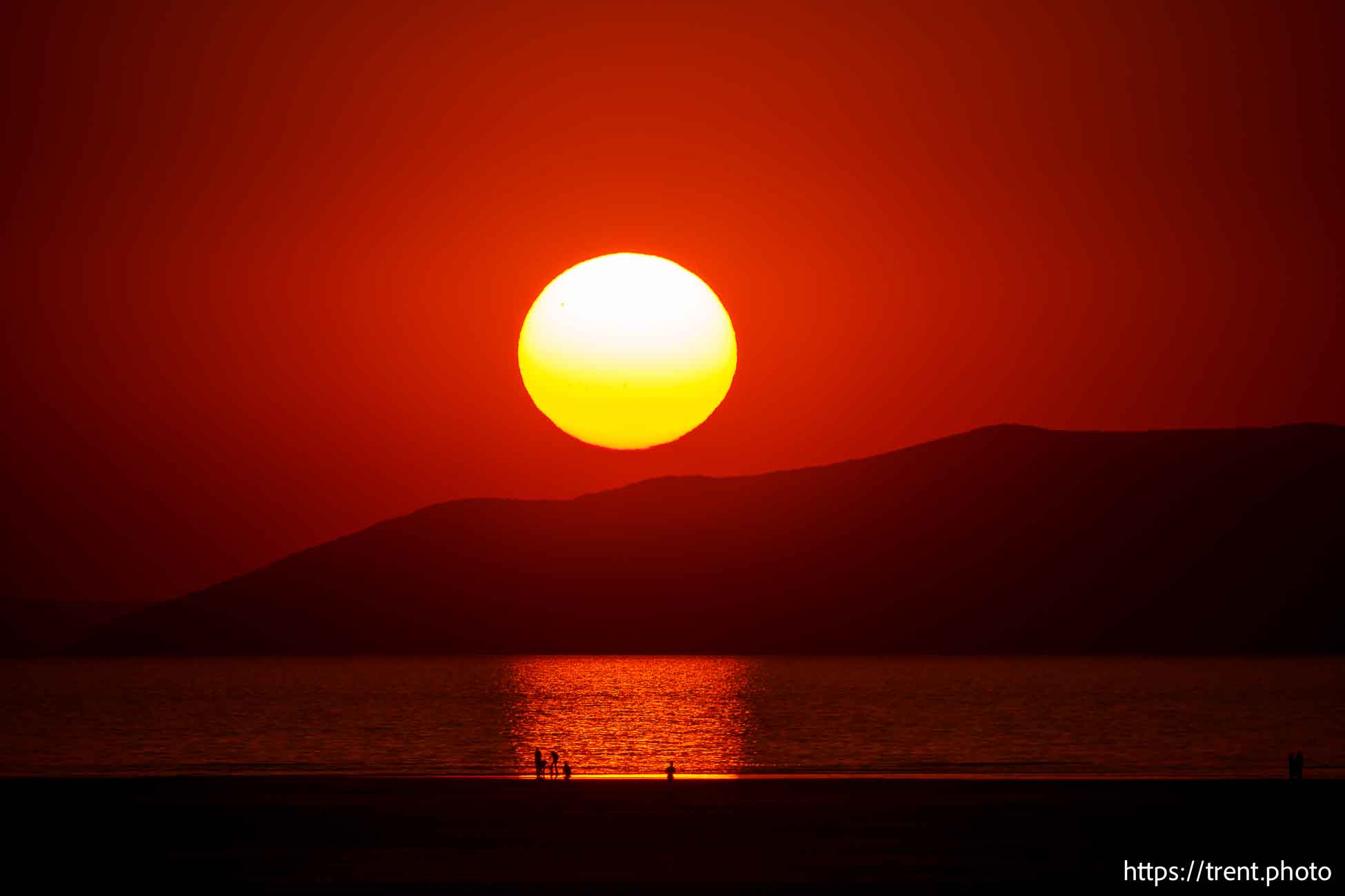 (Trent Nelson | The Salt Lake Tribune) Sunset on the shore of the Great Salt Lake on Friday, Sept. 6, 2024.