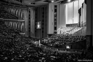 (Trent Nelson  |  The Salt Lake Tribune) 
Tamara W. Runia gives the closing prayer at General Conference on Sunday, Oct. 6, 2024.